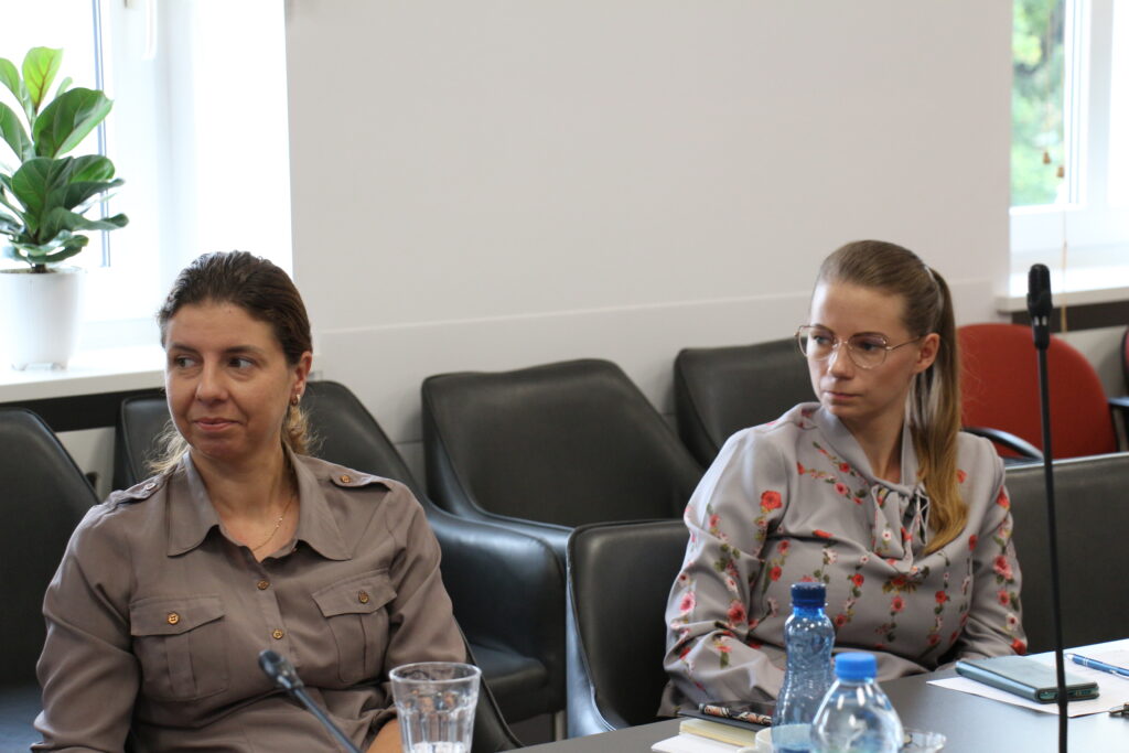 Pracownice wydziału spraw społecznych Gabriela Juncewicz oraz Aleksandra Kawszyn ( z prawej)