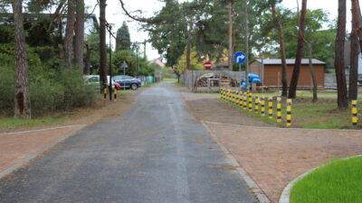 fragment drogi prowadzącej do cmentarza przy ulicy Piaskowej w Nowej Soli