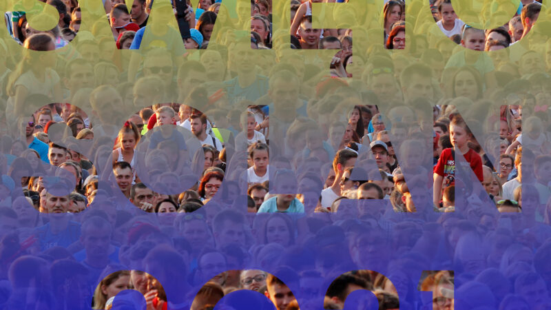 obrazek przedstawia napis święto solan 2021 oraz tłum osób świętujących podczas poprzednich edycji święta solan